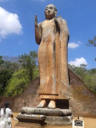 Maligawila Buddha Statue